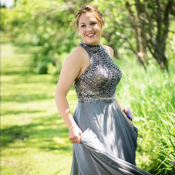 Prom / grad dress - Picture 2 of 15